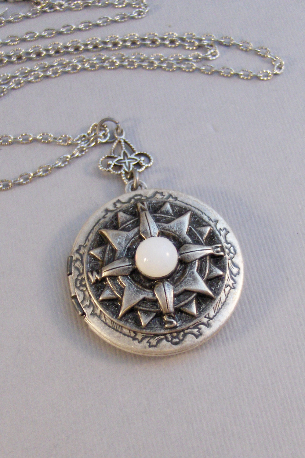 Moonstone Compass,Locket,Antique Locket,Silver Locket,Moonstone,Compass,Compass Necklace,Moonstone Necklace,Moonstone Locket,Moon,Home