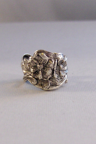 Tiny Posies,Flowers,Ring,Silver,Flower,Tiny Flower,Flower Ring,Antique Ring,Silver Ring,Blossom,Wedding,Bridesmaid valleygirldesigns.