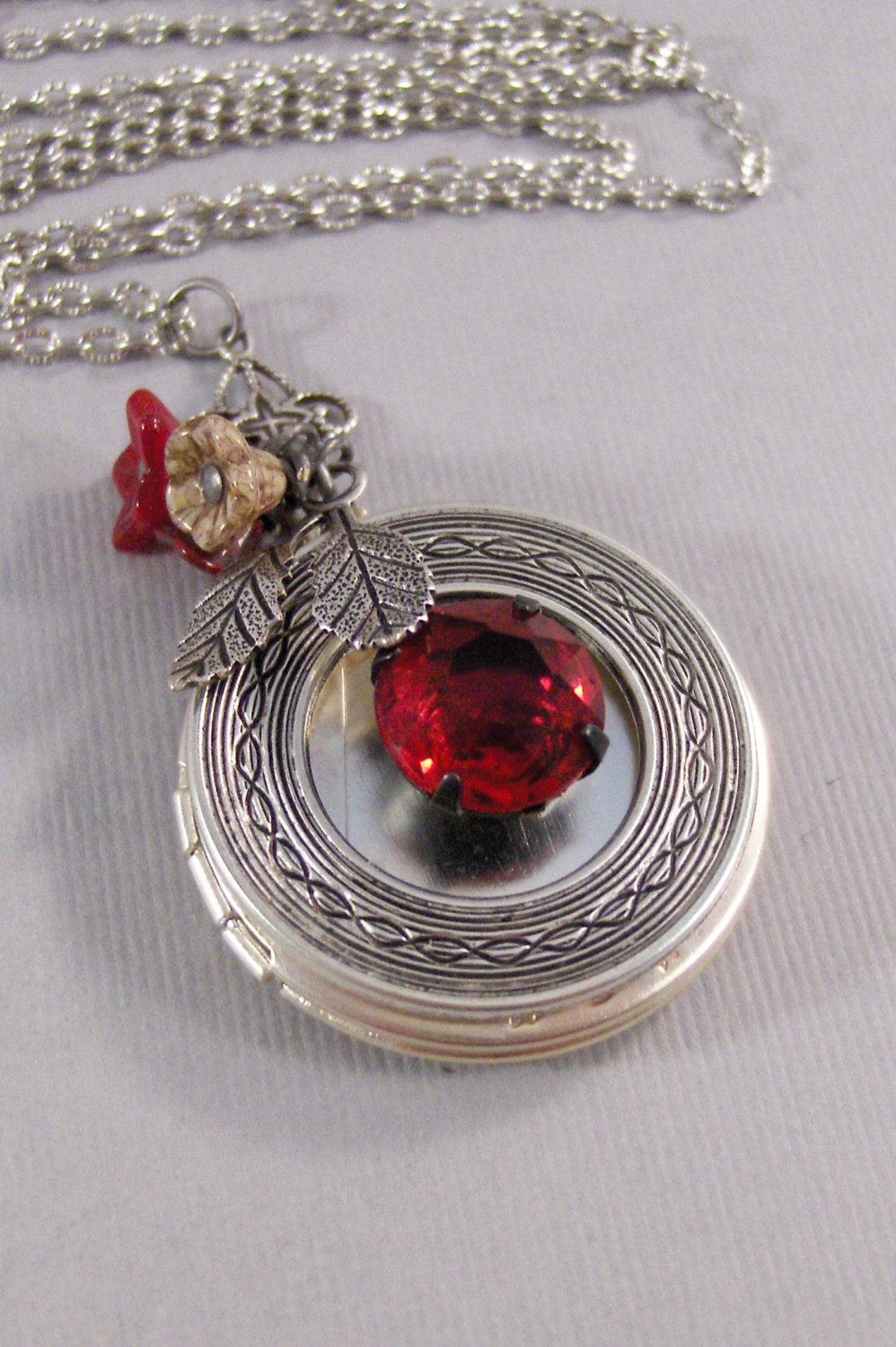 Ruby Wine,Red Locket,Red Necklace,Christmas Locket,Christmas Necklace,Flower,Red,Ruby,Garnet,Antique Locket,Floral, valleygirldesigns.