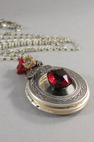 Ruby Wine,Red Locket,Red Necklace,Christmas Locket,Christmas Necklace,Flower,Red,Ruby,Garnet,Antique Locket,Floral, valleygirldesigns.