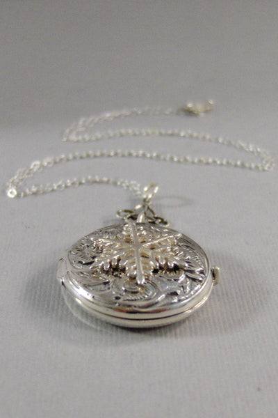 Snowflake Locket,Frozen Locket,Sterling Silver Locket,Silver Snowflake,Silver Necklace,Silver Locket,Photo Locket